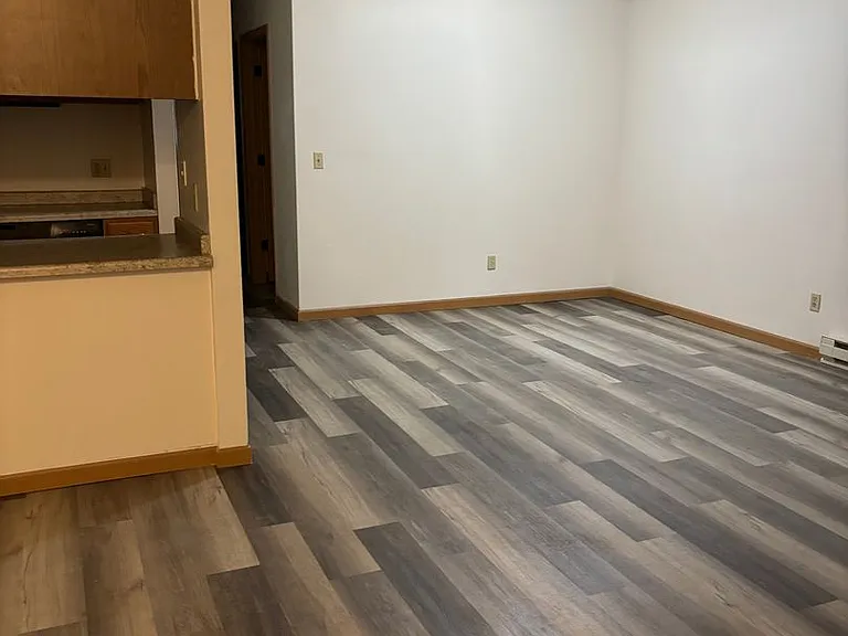 723 W Thorne St — Photo 11