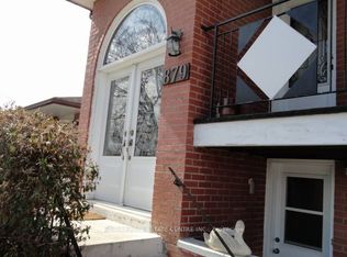 879 Consort Cres, Mississauga, ON L5C1J8