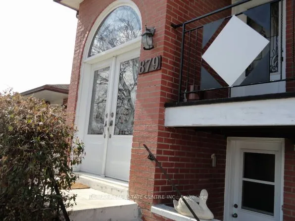 879 Consort Cres, Mississauga, ON L5C 1J8