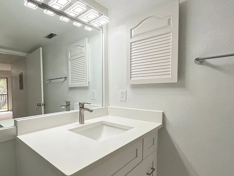 4207 Winding Moss Trl #208 — Photo 17