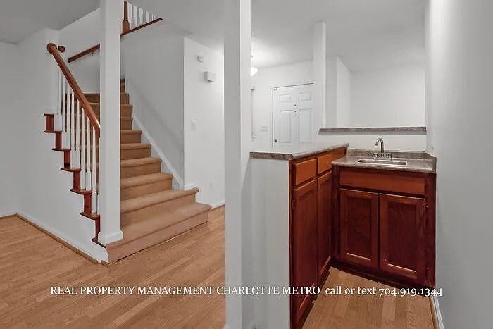 9451 Kings Falls Dr — Photo 4