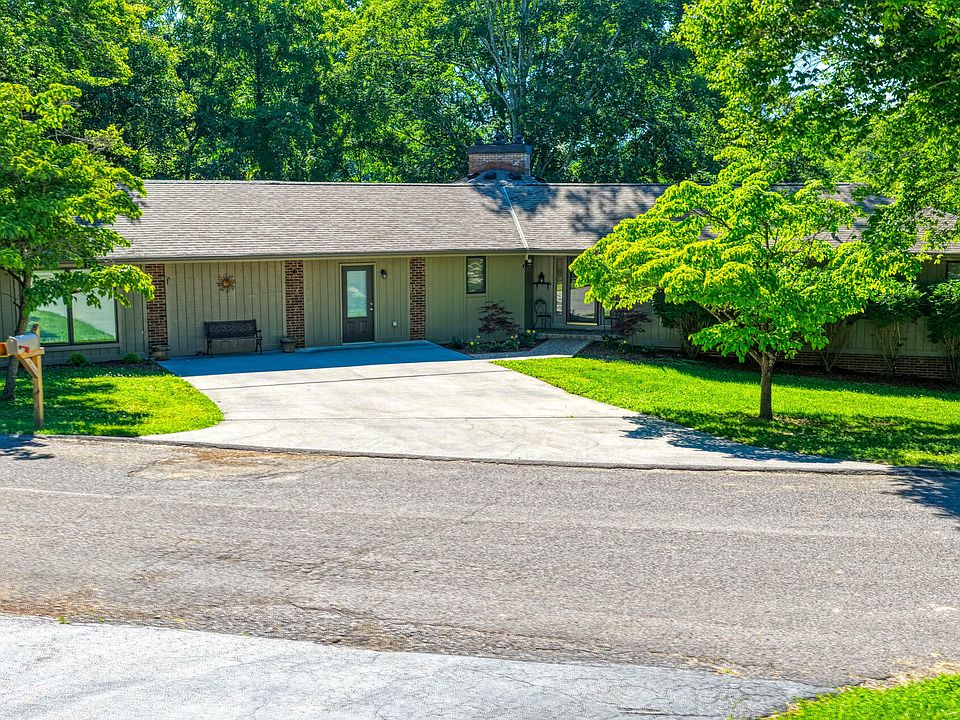 1st image of 707 W Hills Dr