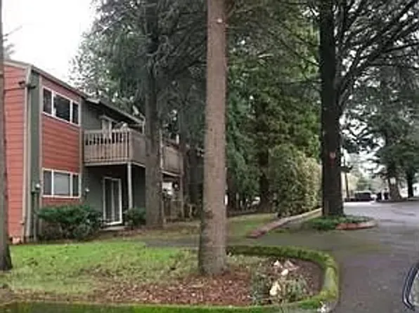 3129 NE 13th St APT 33, Gresham, OR 97030