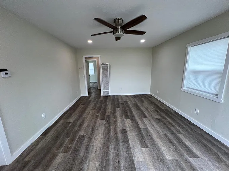 446 Tulare Ave — Photo 3
