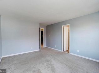 211 Beacon Dr, Sterling, VA 20164