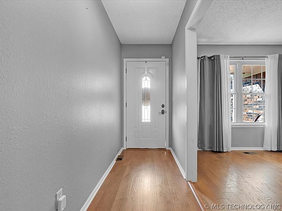 4th image of 2316 W Nashville Ct S