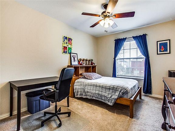 4th image of 1720 Clarke Springs Dr