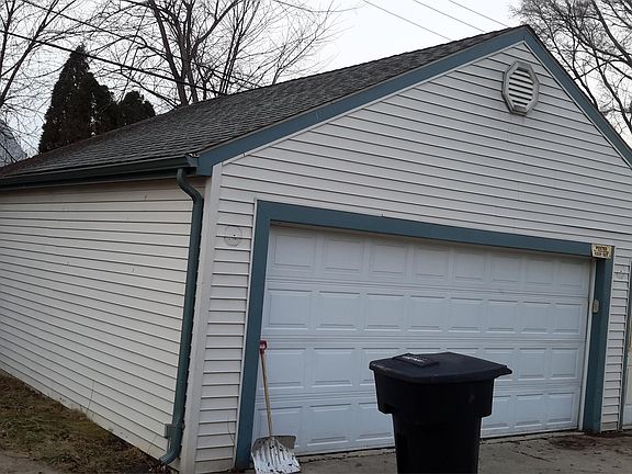 4th image of 19715 Stansbury St