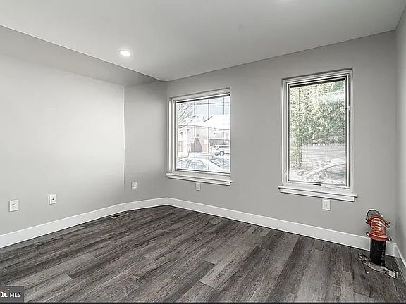 5th image of 1223 Leopard St #5