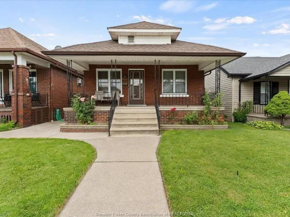 1663 Elsmere Ave, Windsor, ON N8X 4H5