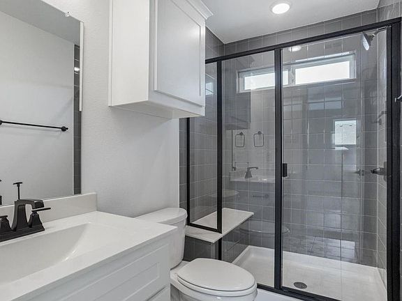 3rd image of 509 Silbury St