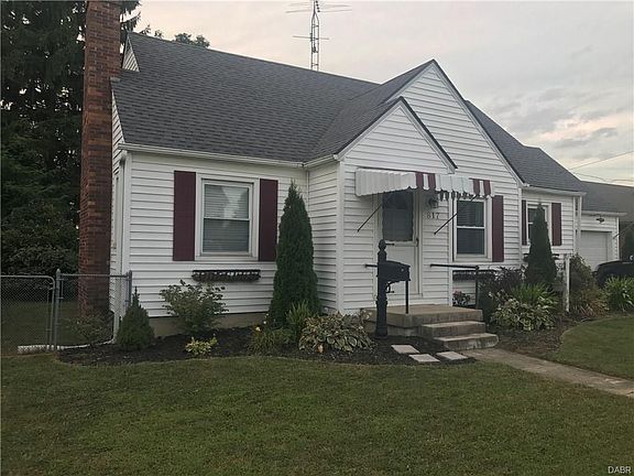 3rd image of 817 Salem St