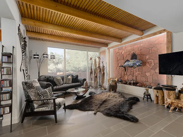 1353 W Lake Dr — Photo 3
