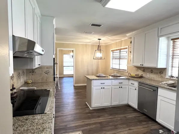 800 Western Hills Dr, Sherman, TX 75092