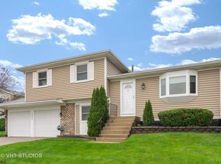 4335 Rock Cove Dr, Hoffman Estates, IL 60192