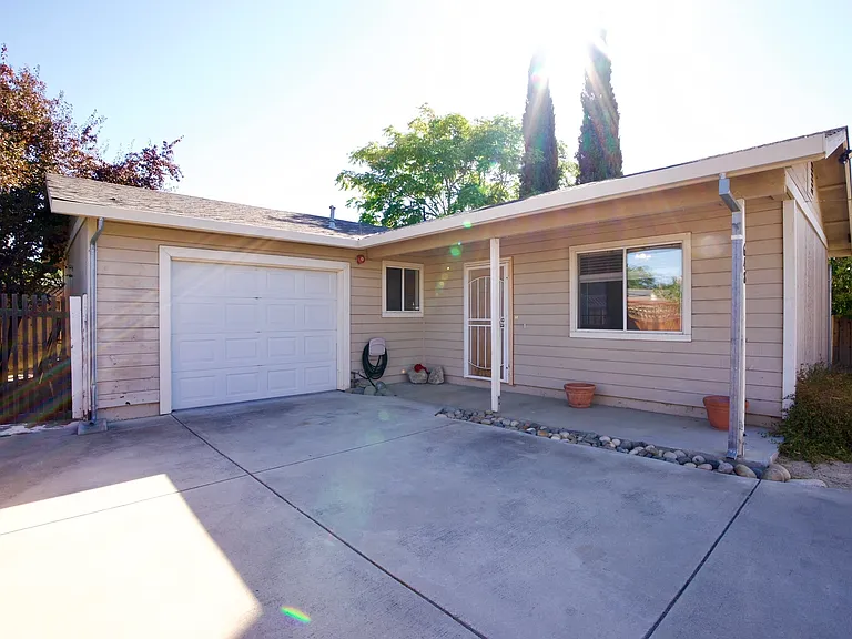 640 N M St — Photo 1