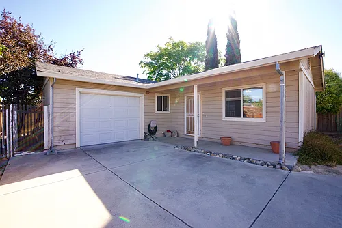 640 N M St Photo 1