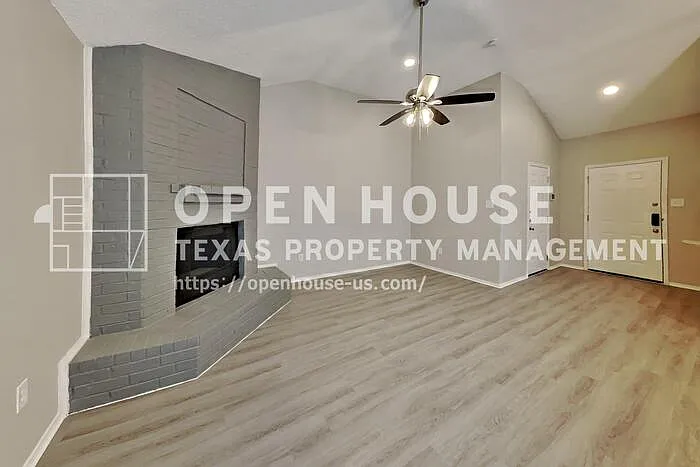 216 Caprock Dr — Photo 4