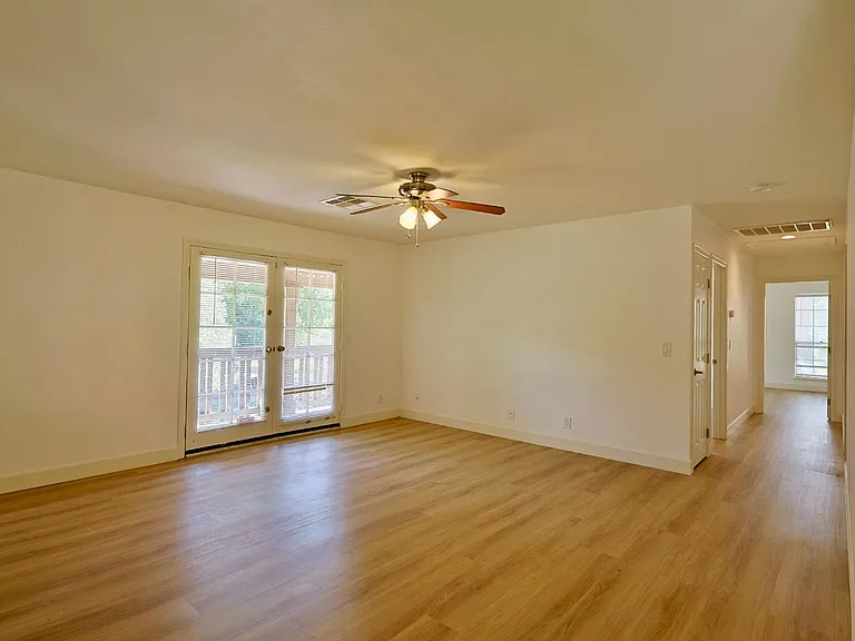 3181 Pinehurst Dr #D — Photo 11