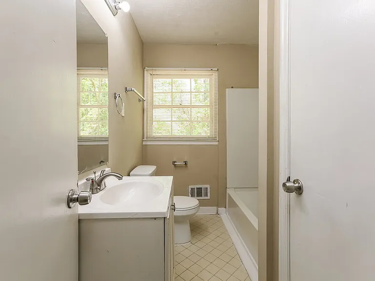 4649 Danna Dr — Photo 10