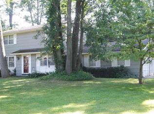 1285 Hunter Cir, Webster, NY 14580