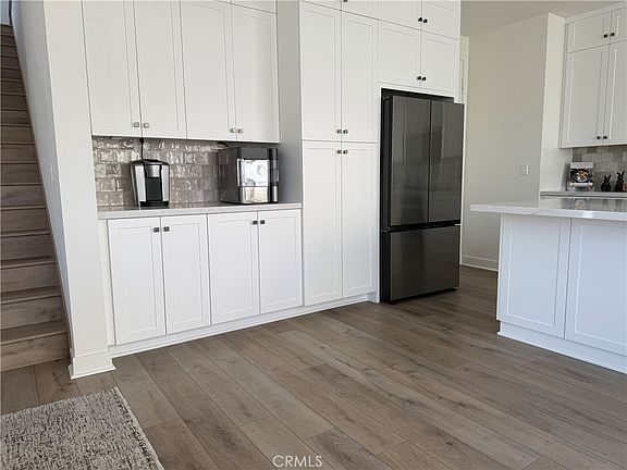 5th image of 541 Jasper St