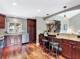 10118 N Gettysburg Ct, Mequon, WI 53092