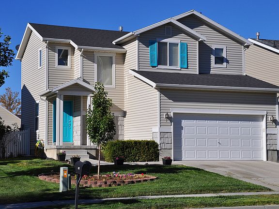 2nd image of 235 E Interlochen Ln