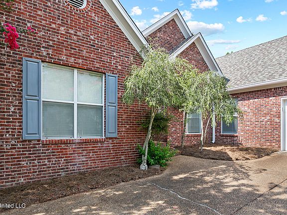 2nd image of 718 Highland Pl