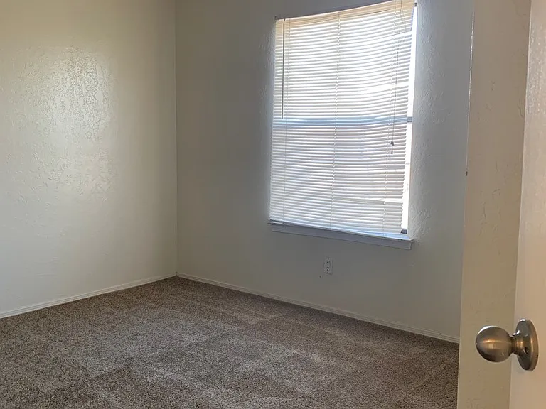 1011 Meadowlark Ct SE — Photo 8