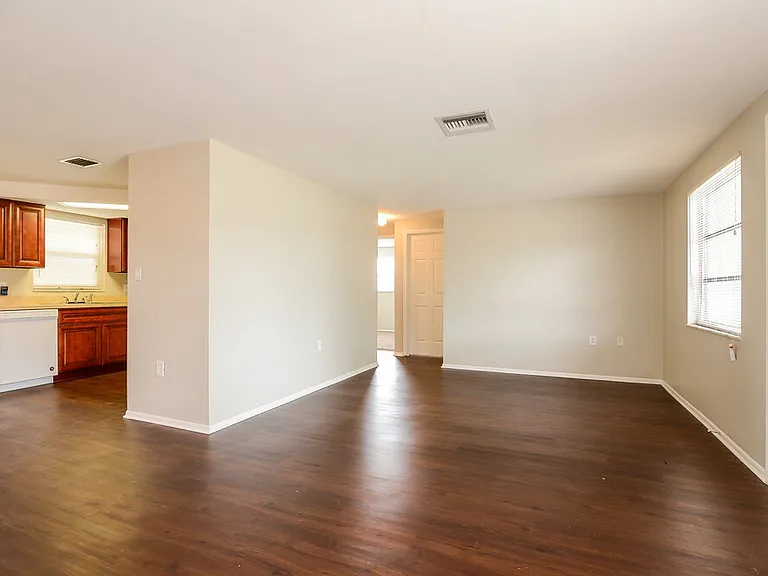 1012 Normandy Blvd — Photo 4