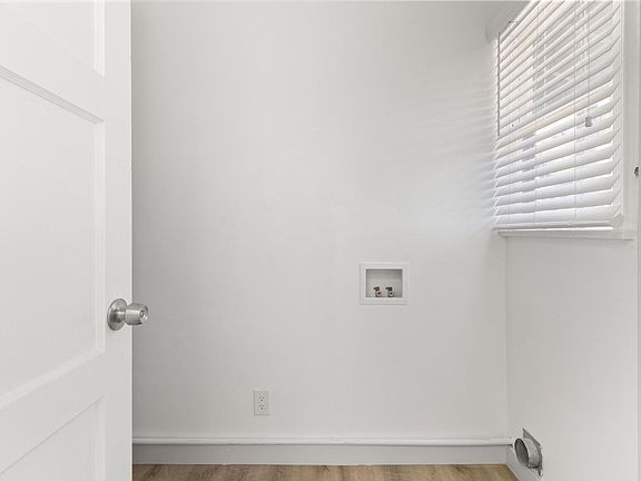 4th image of 1016 1/2 S Inglewood Ave #0