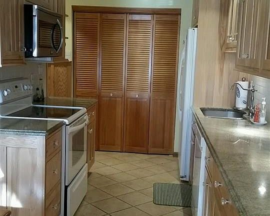 5th image of 108 Cambridge Manor Dr