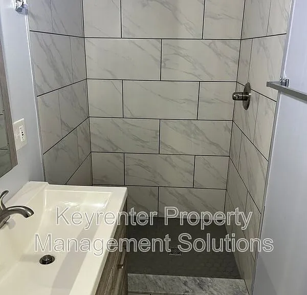 421 N Charlotte Ave — Photo 44