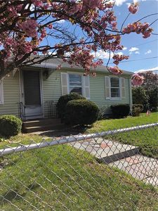 385 Beverage Hill Ave, Pawtucket, RI, 02861