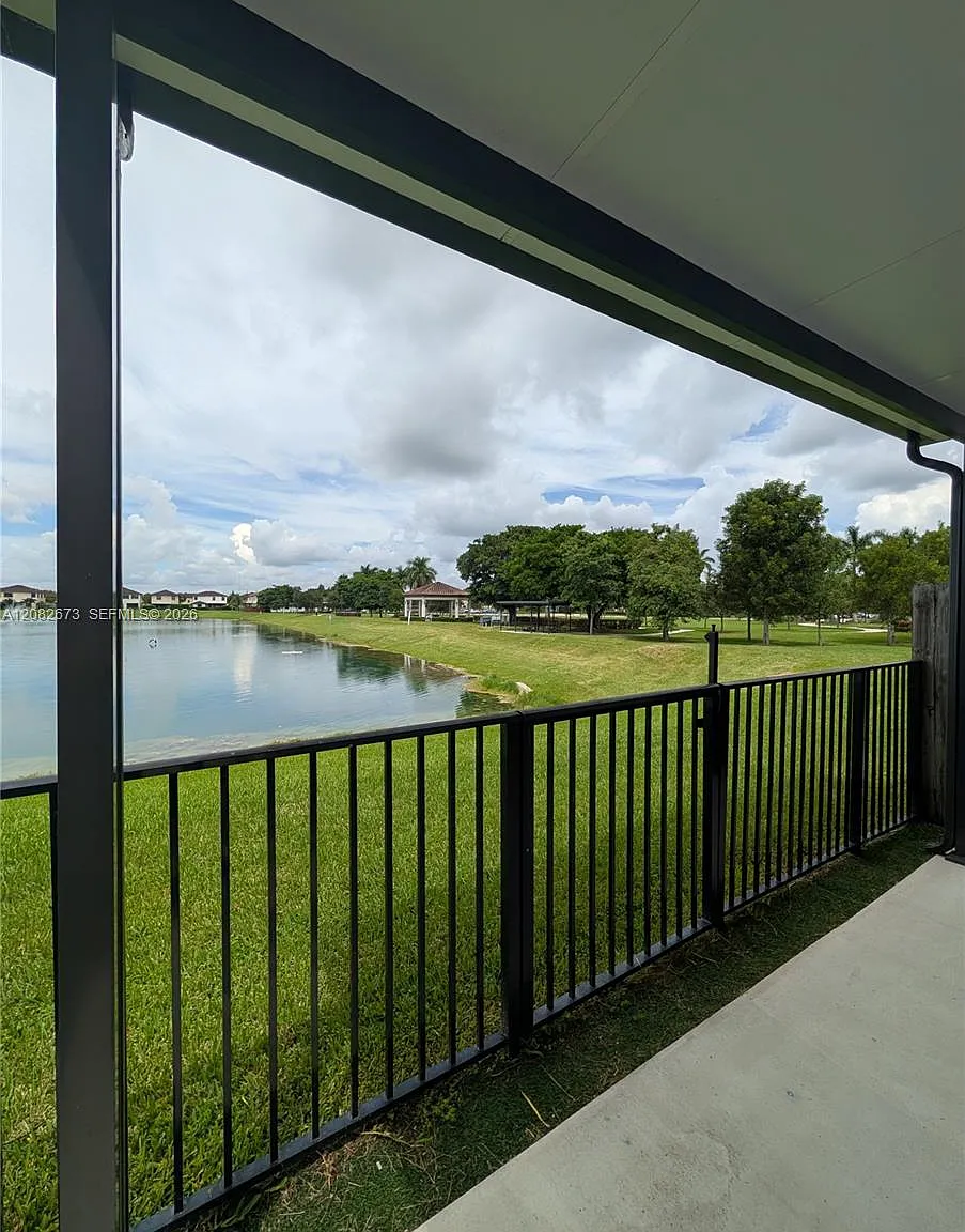 Coco Palm Estates — Photo 4