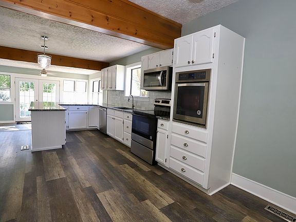 4th image of 111 Campbell St