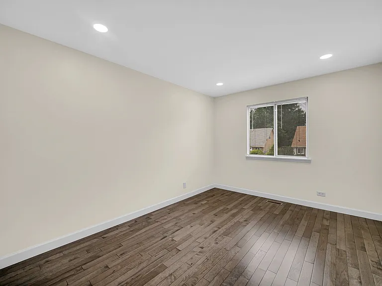 1807 Whitney Dr — Photo 14