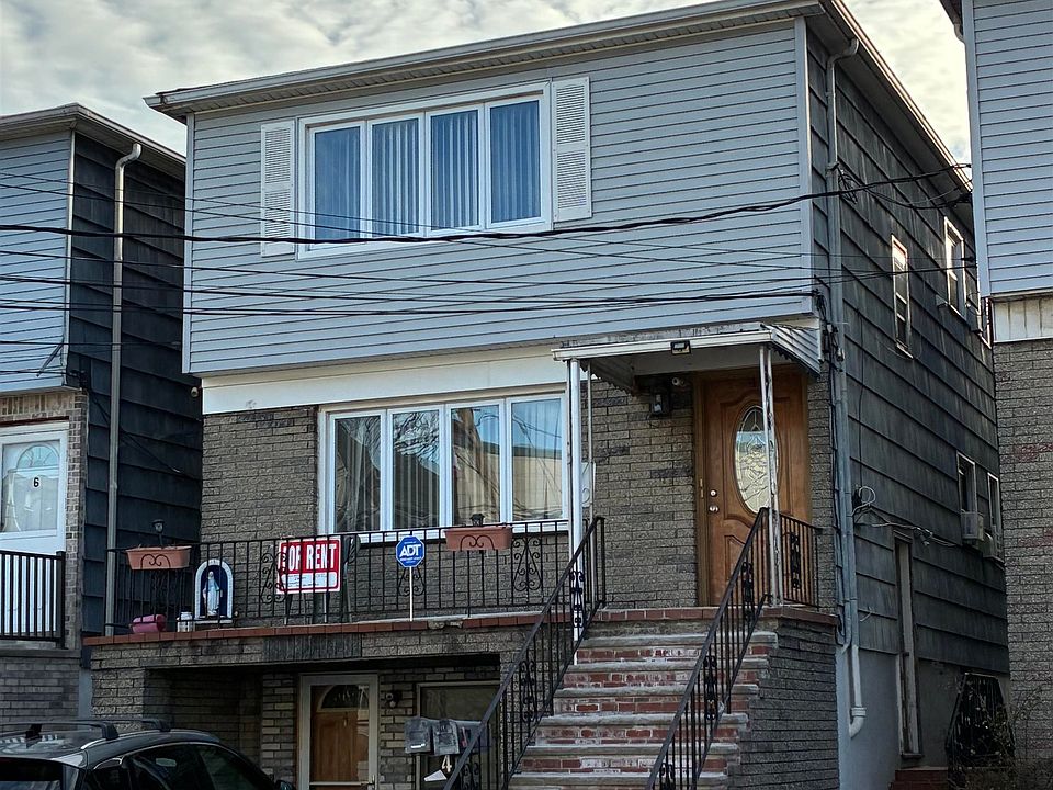 1st image of 4 E 10th St