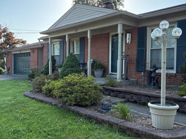 4501 Summitt Dr, Louisville, KY 40229
