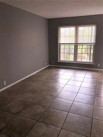 2 bed, 1.5 bath, 1200 sqft, $1,350 — Photo 4