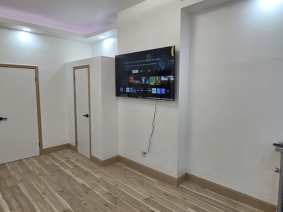 2nd image of 70 Weirfield Street2nd Floor4th Brk