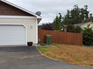 1189 SW Ridgeway Dr, Oak Harbor, WA 98277