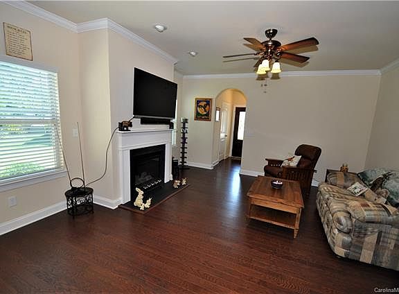 5th image of 196 Aztec Cir