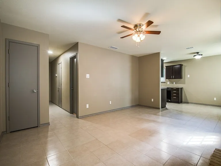 7716-7718 Sable Ln — Photo 2