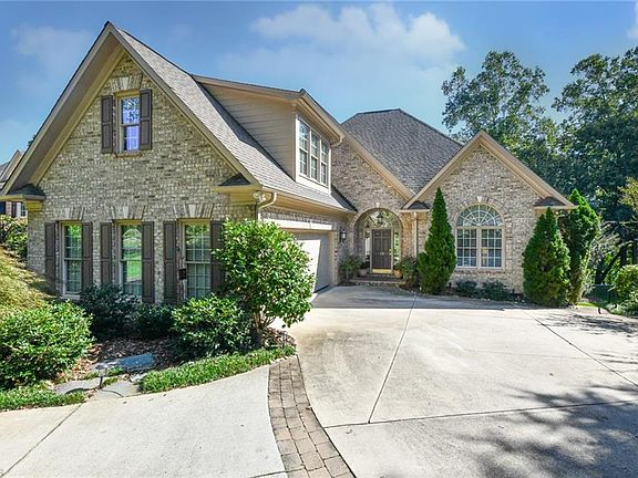 3rd image of 10 Foxglove Ln