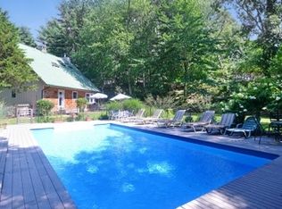 18 Woodbine Pl, Southampton, NY 11968