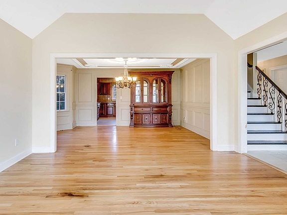 3rd image of 1 Rolling Wood Ct