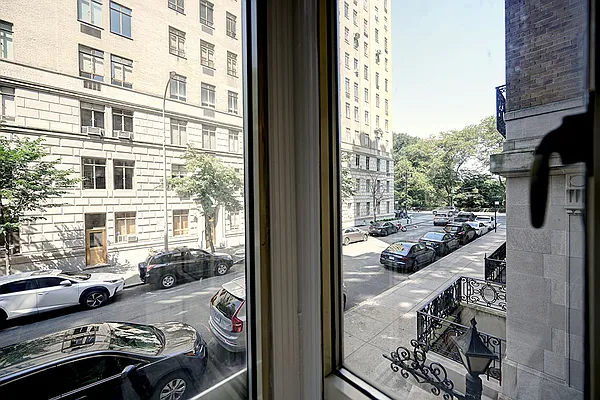 Rented by Urbane Brokerage | media 23