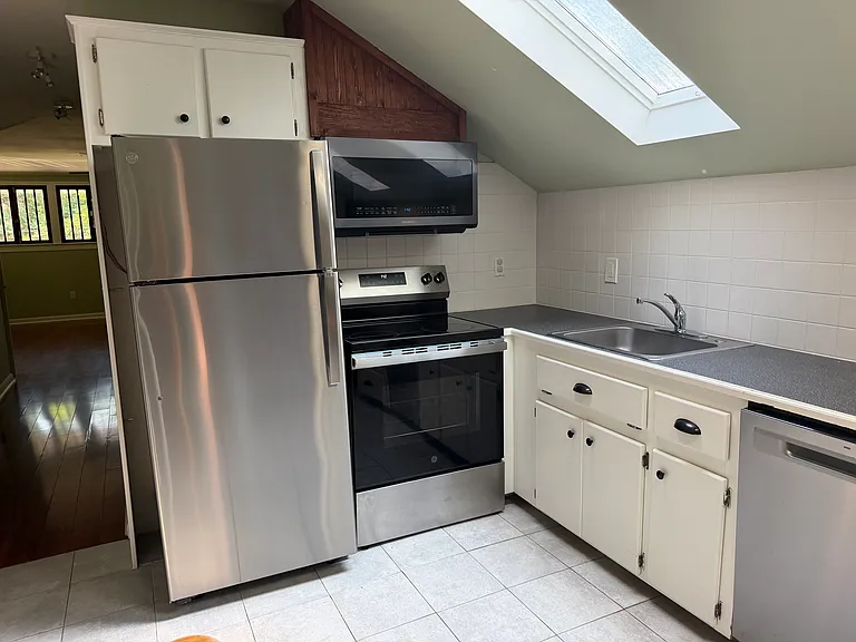 771 Saint Charles Ave NE #B — Photo 4